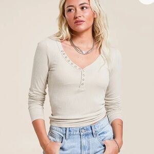 Washed Henley
GILDED INTENT